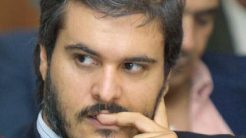 الأمير هشام العلوي يعتبر استفتاء المغرب مفبركا و يفتح النار على  محمد السادس