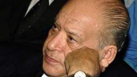 الحاج الطاهر الفرقاني يجري جراحة دقيقة في قلبه