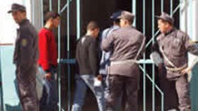 المساجين الليبيون يطالبون السلطات الجزائرية منحهم وثيقة التسريح