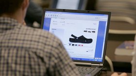 تجار يغلقون محلاتهم ويلتحقون بالتجارة الإلكترونية