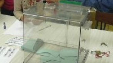 Trente mille urnes transparentes pour les élections législatives (Ould Kablia)