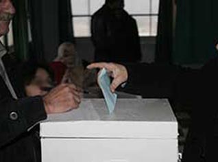 Government sets up a National Political Committee to Control the Presidential Elections