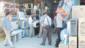 تجار يستنجدون بـ “الفاسيليتي” لإغراء الزبائن