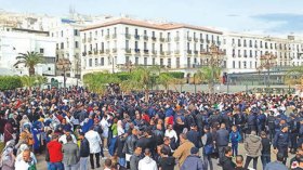 شلل في الابتدائيات.. الأساتذة يصعّدون والتلاميذ في الشارع تائهون