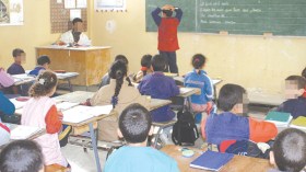 ترهيب الأستاذ بالطرد يكرّس العنف والتميّع في المدارس