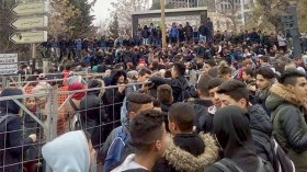 تلاميذ ينقلون احتجاجهم إلى الشارع تضامنا مع الأساتذة المطرودين