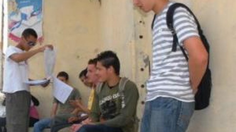 تلاميذ البكالوريا يرفضون العودة إلى الأقسام