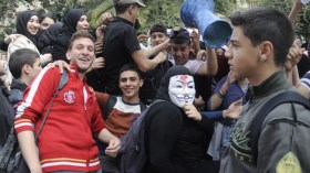 تلاميذ يحتفلون بطقوس غريبة قبل البكالوريا