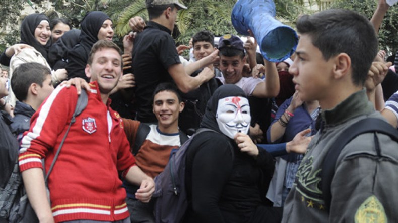 تلاميذ يحتفلون بطقوس غريبة قبل البكالوريا