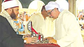 عرض شعرة الرسول الكريم بالزاوية التجانية في الوادي