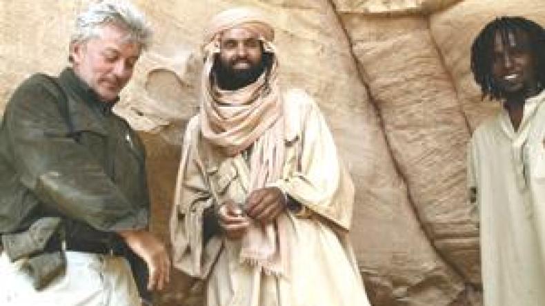 رفيق سابق لـ “البارا” يكشف تفاصيل إختطاف 14 سائحا ألمانيا ووساطة باهنغا وتسليم الفدية