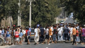 شباب  برج  منايل  يقطعون  الطريق  الوطني  رقم  5  للمطالبة  بمناصب  الشغل