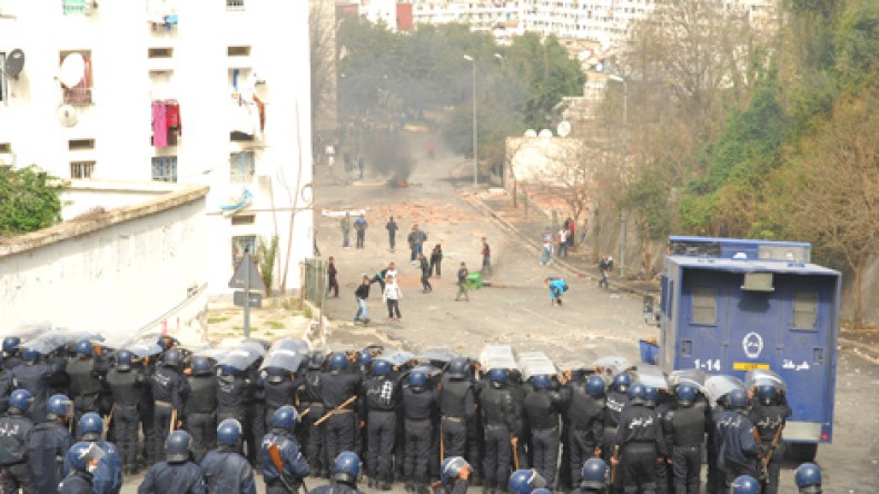 فرق أمنية لتفكيك قنابل الاحتجاجات عبر الولايات