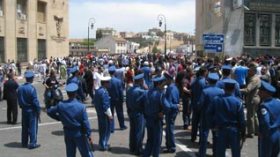 Demonstrators burn and destroy  properties west of Algeria