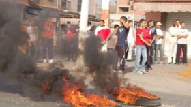 توقيف‭ ‬60‭ ‬شخصا‭ ‬بعد‭ ‬الاعتداء‭ ‬على‭ ‬ضابط‭ ‬وحرق‭ ‬سيارة‭ ‬الدرك‭ ‬