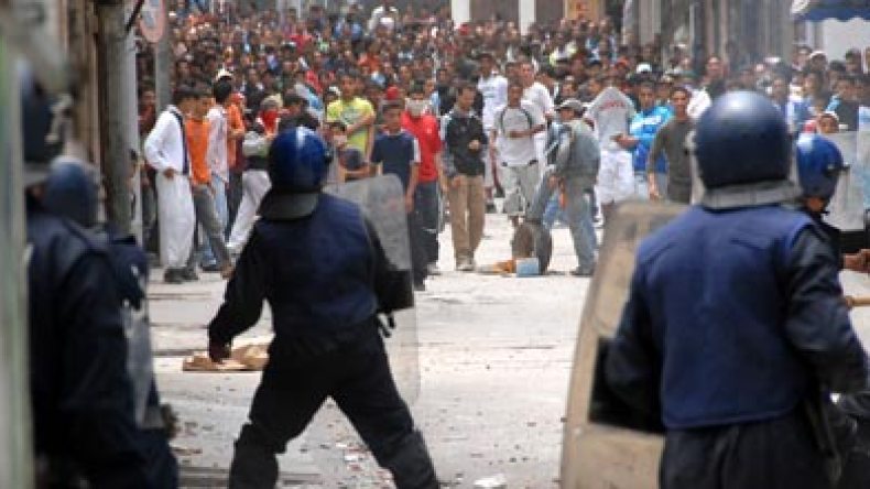 المنحرفون والمسبوقون قضائيا تحت المراقبة الأمنية لإحباط أعمال شغب محتملة