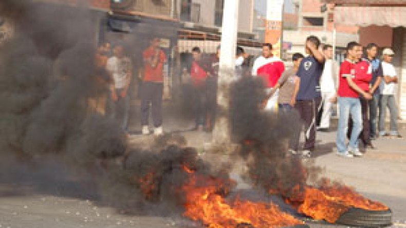 القبض على أكثر من 10 محتجين، ووقوع جرحى في أحداث شغب بالغزوات
