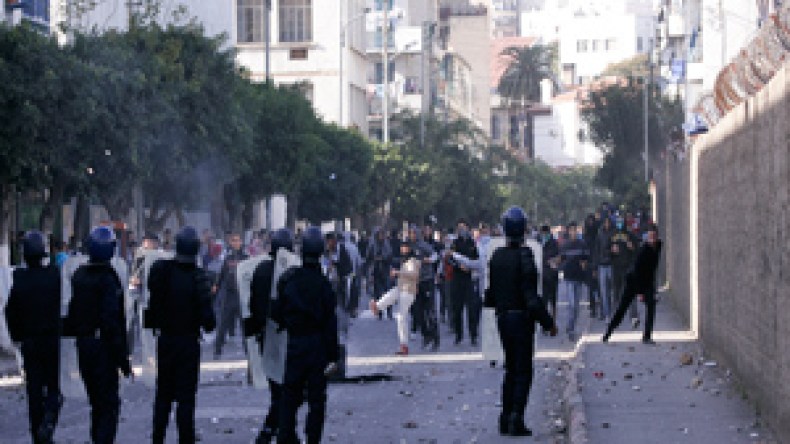 ثورة  ” الجياع ”  تصنع  الحدث  في  الصحافة  العالمية