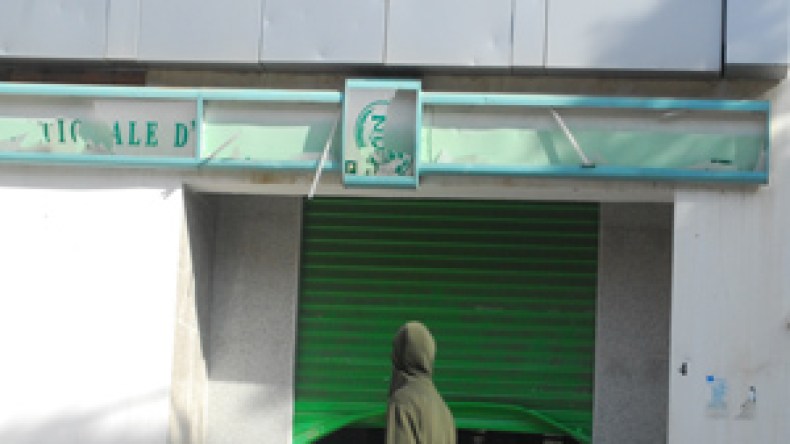 بنوك  ومراكز  بريد  تتعرض  للحرق  والتخريب  والنيران  تلتهب  عبر  الطرقات بولايات الوسط