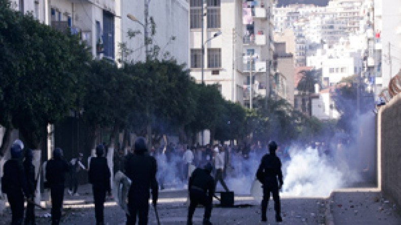 وكالة داوجونز: الاحتجاجات لن تؤثر على استقرار الجزائر