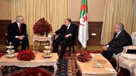 بلدانا يكافحان الإرهاب اليد في اليد