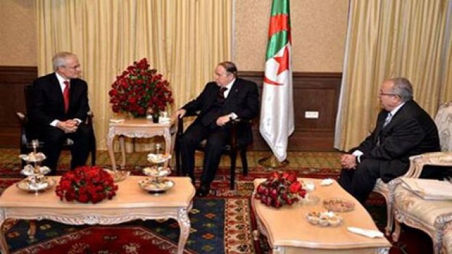 بلدانا يكافحان الإرهاب اليد في اليد