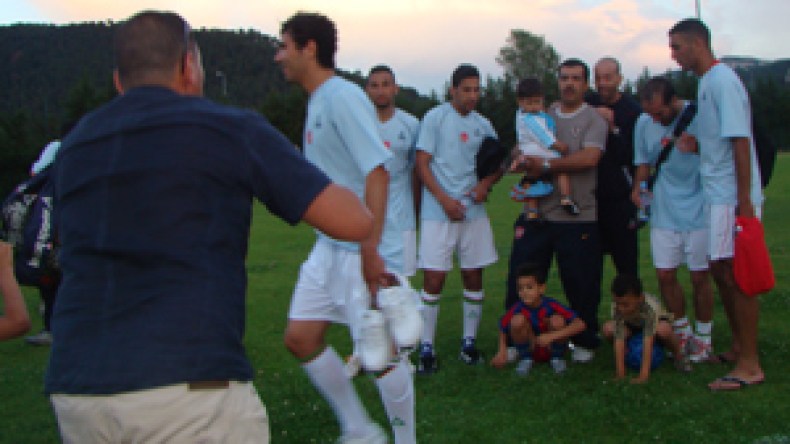 المغتربون غزوا ملعب جيمينوس والمسؤولون استعانوا بالشرطة