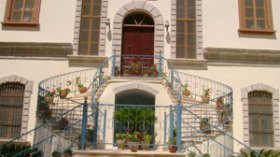 ميداليات حقيقية من الملكة فيكتوريا وصور لبوتفليقة يوم نقل الرفاة من سوريا