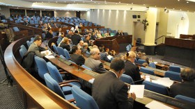 المعارضة تحتشد تحت قبة البرلمان للطعن في التشريعيات!