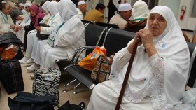 جافيل وبيض مجمد ومعجنات في حقائب المعتمرين