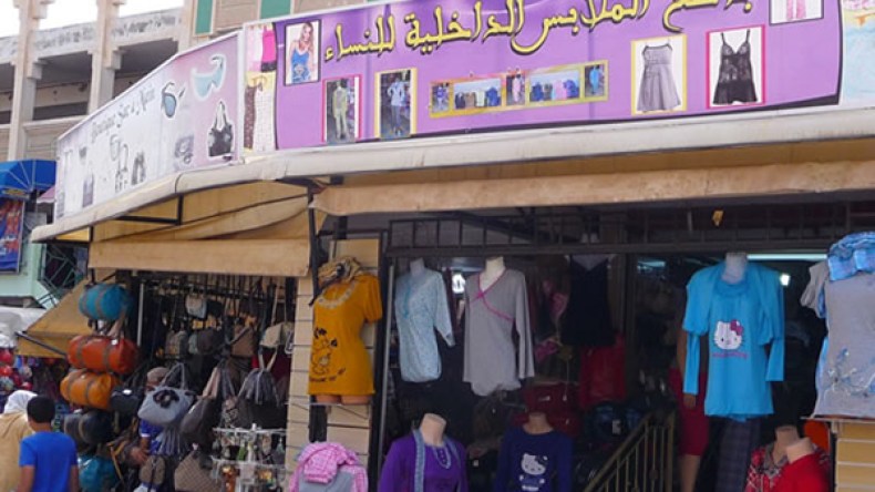 حملة لمنع الرجال من بيع الملابس الداخلية للنساء