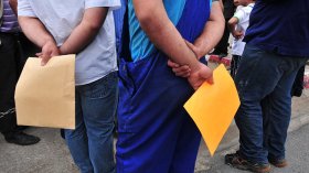 700 ألف عامل بعقود ما قبل التشغيل  يطالبون بتسوية وضعيتهم