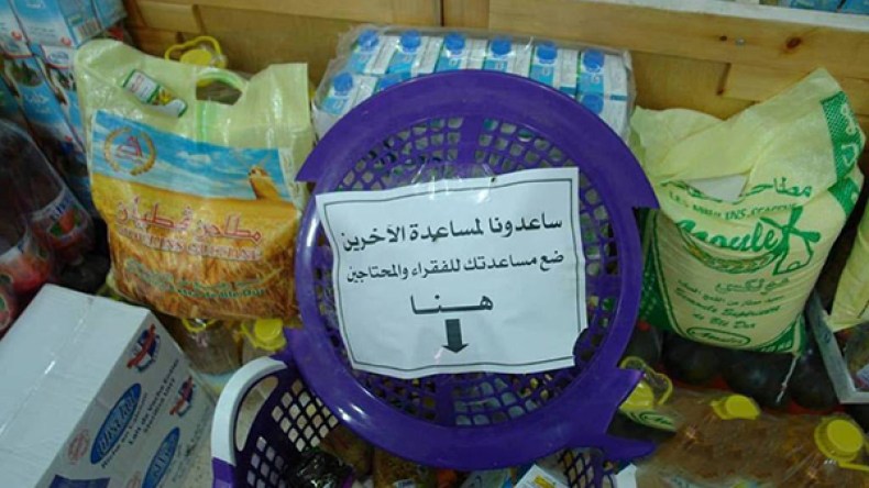 صناديق وسِلالُ التبرع بالمال والأغذية في المحلات خارج الرقابة