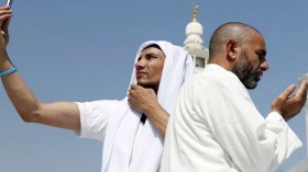 عشاق السيلفي يتباكون على منع التصوير في الحرمين