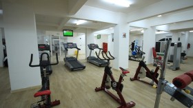 نجل صاحب قاعة رياضية يعتدي على مسير ويتسبب له في عجز طبي لمدة 30 يوما