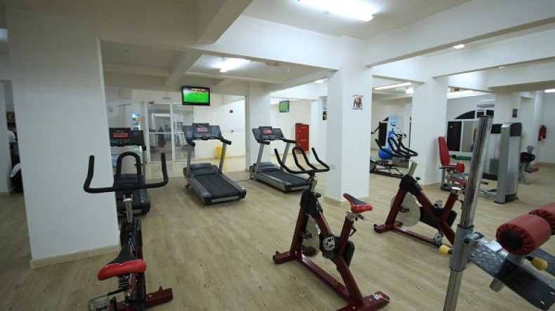 نجل صاحب قاعة رياضية يعتدي على مسير ويتسبب له في عجز طبي لمدة 30 يوما