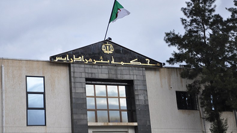 سيدة تزوّر توقيع زوجها لإستخراج جواز سفر لإبنتهما القاصر