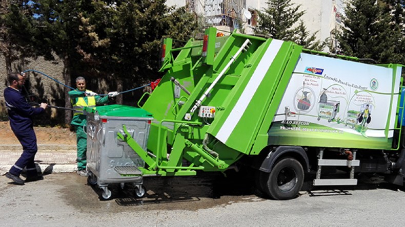 “بطاقة إلكترونية ذكية” تفرض الانضباط.. تقلص الخسائر وتوقف أعطاب الشاحنات