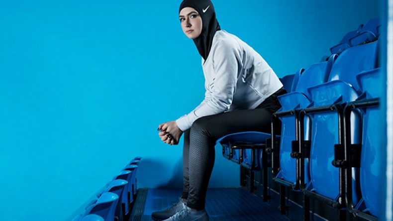 شركة “نايك”  تعلن عن “حجاب الرياضيات” وأئمة يصفونه بالفضيحة