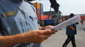 الترخيص للجمارك بدخول مراكز البريد