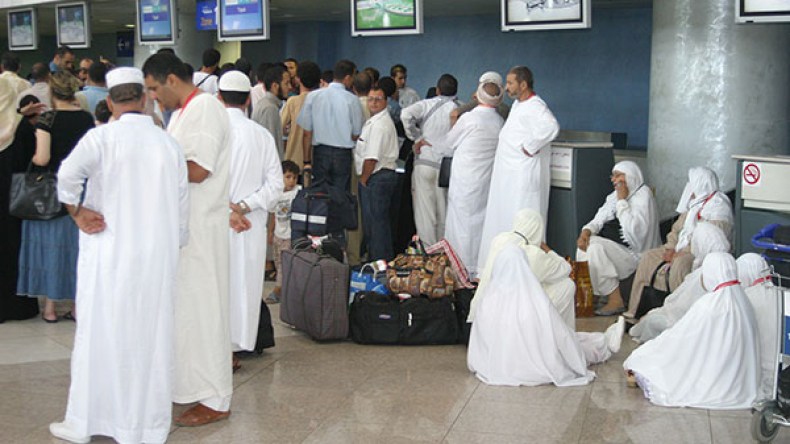 177 وكالة تتسابق لنقل الجزائريين إلى عمرة المولد