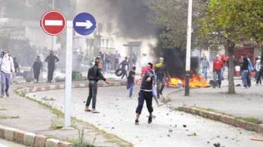 Algeria election: Violent scuffles and ballot boxes burnt in five provinces