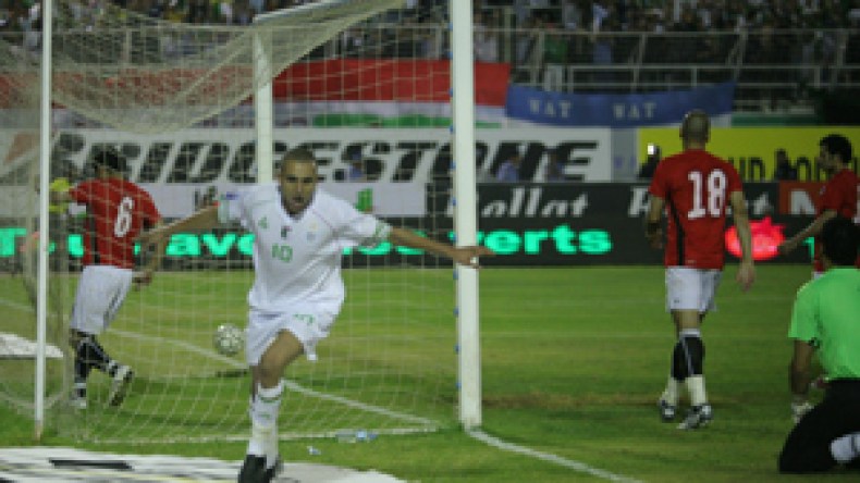 نجوم 82 يقودون محاربي الصحراء إلى القاهرة