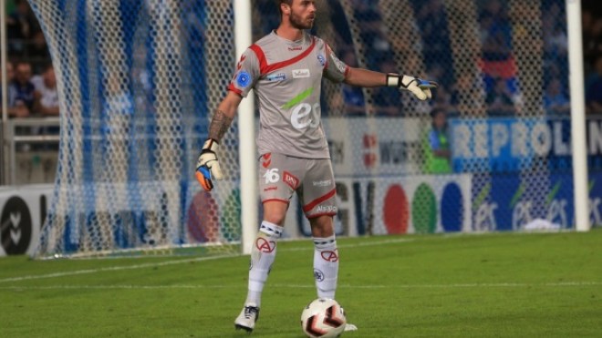 حارس “طاب جنانو” يضغط لِجلبه إلى المنتخب الوطني