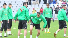 تدريبات  الخضر  في  الملعب  المحاذي