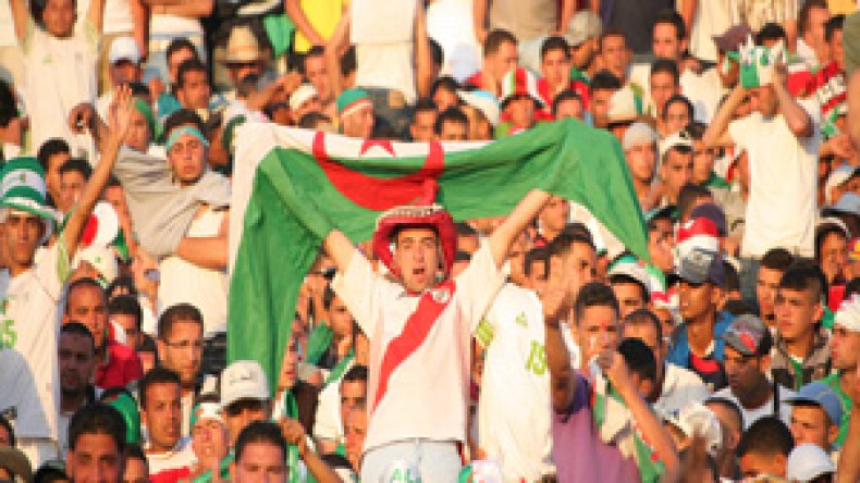 وزارة الرياضة تتكفل ببيع 1650 تذكرة بالجزائر