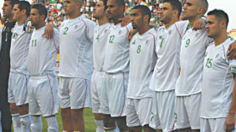 الخضر يتربصون بداية من السبت المقبل بالهيلتون