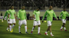 دوليون سابقون: التأهل مضمون إذا تجنبتم الغرور !