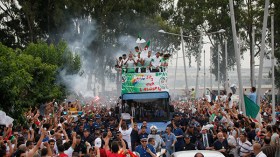 الأبطال يعودون فوق الرؤوس