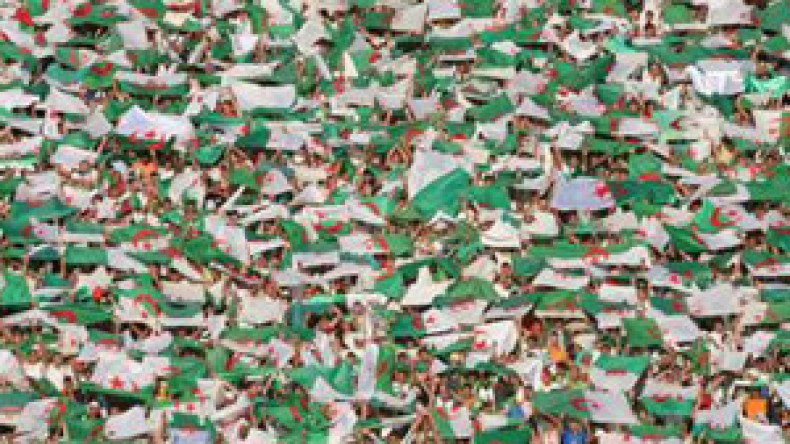 من سيتكفل ببيع تذاكر مواجهة الجزائر أمام مصر؟